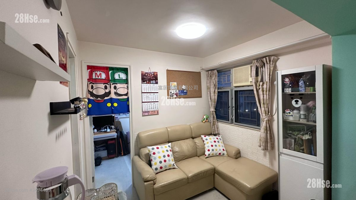 Manor Centre Sell 1 Bedroom , 1 Bathroom 278 ft² ( 25.8 m² )