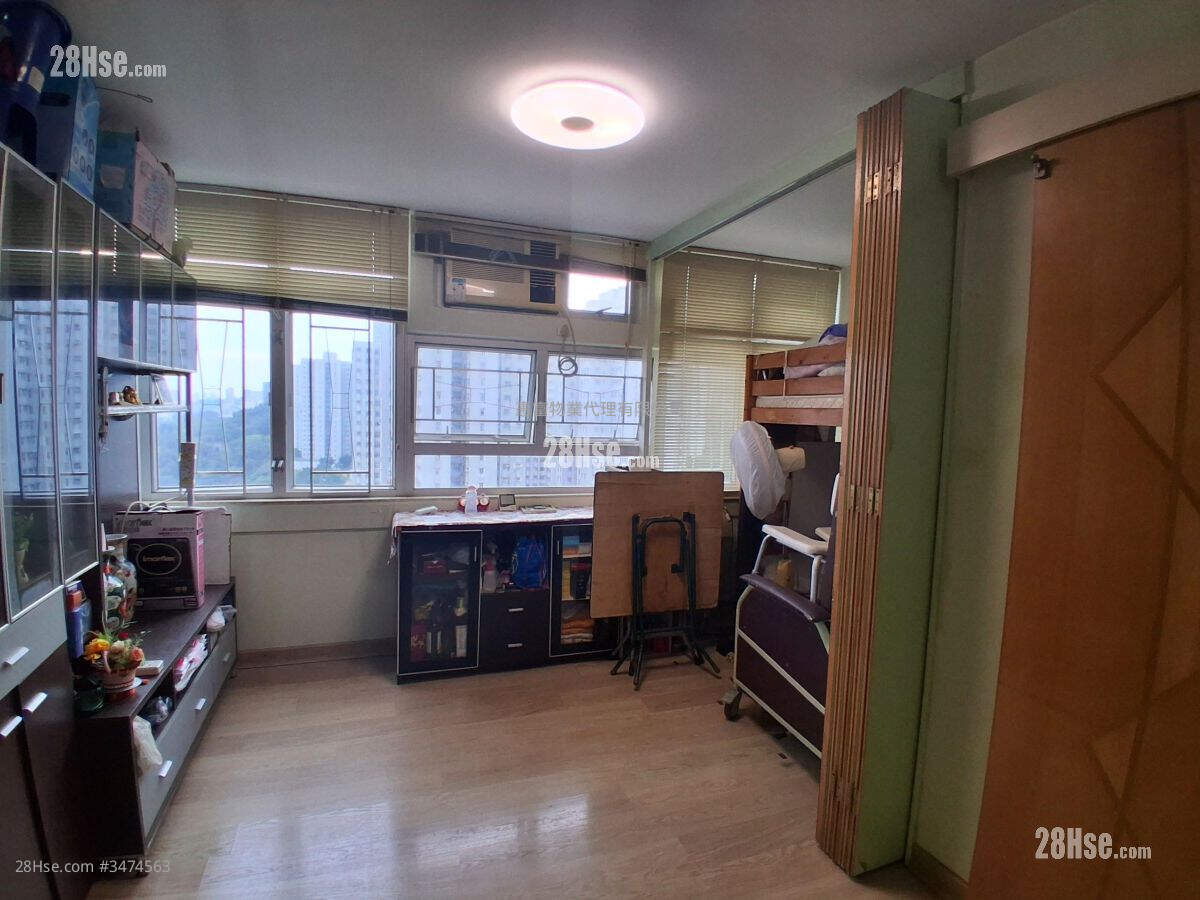 Pang Ching Court Sell 2 Bedrooms , 1 Bathroom 443 ft² ( 41.2 m² )