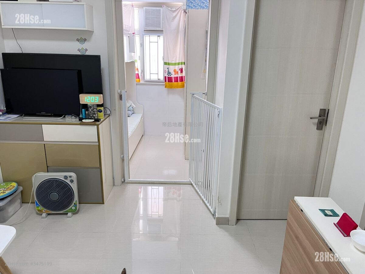 Sing Fai Building Sell 2 Bedrooms 314 ft² ( 29.2 m² )