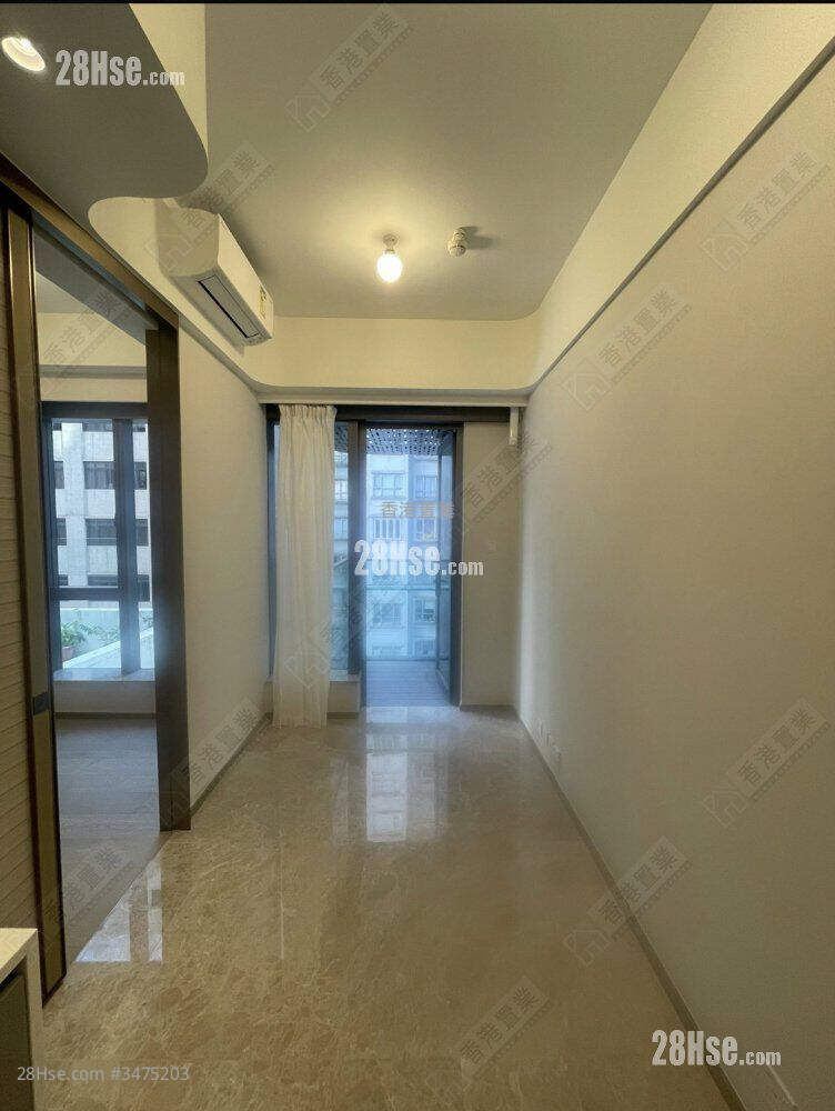 Caine Hill Sell 1 Bedroom , 1 Bathroom 278 ft² ( 25.8 m² )