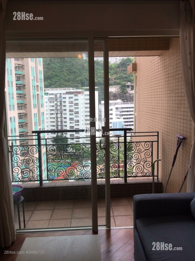 La Place De Victoria Sell 1 Bedroom , 1 Bathroom 396 ft² ( 36.8 m² )