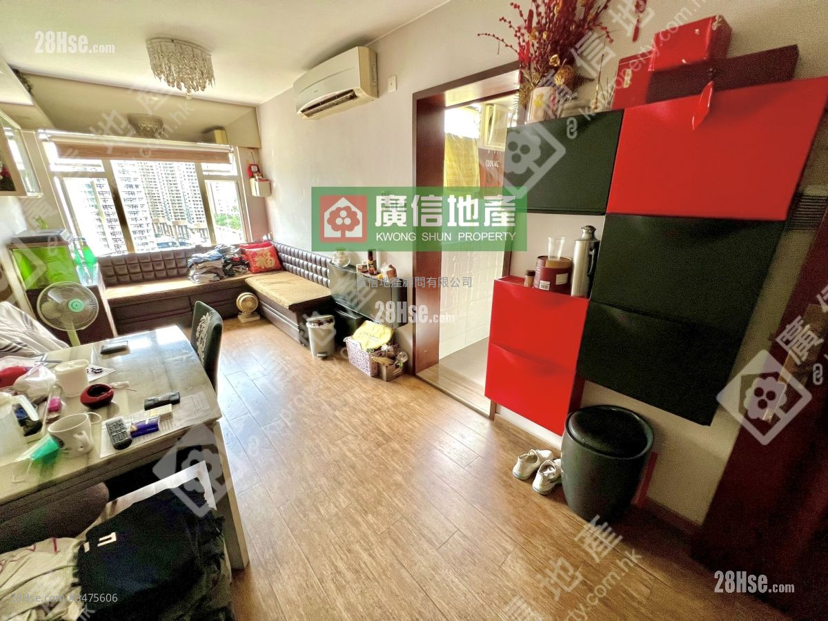 Shun Hing Building Sell 2 Bedrooms , 1 Bathroom 425 ft² ( 39.5 m² )