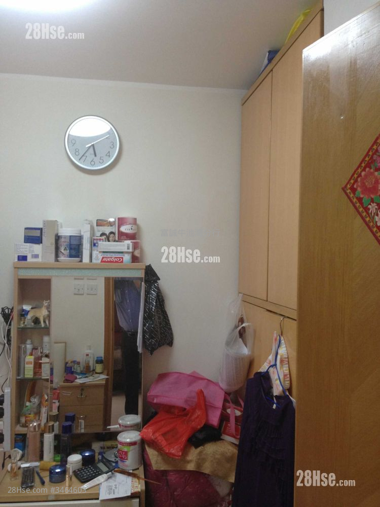 King Hin Court Sell 2 Bedrooms , 1 Bathroom 398 ft² ( 37.0 m² )