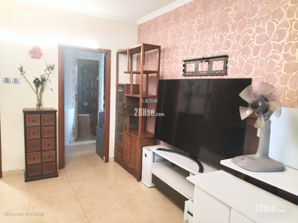 Tuen Mun San Tsuen Sell 2 Bedrooms , 2 Bathrooms 700 ft² ( 65.0 m² )