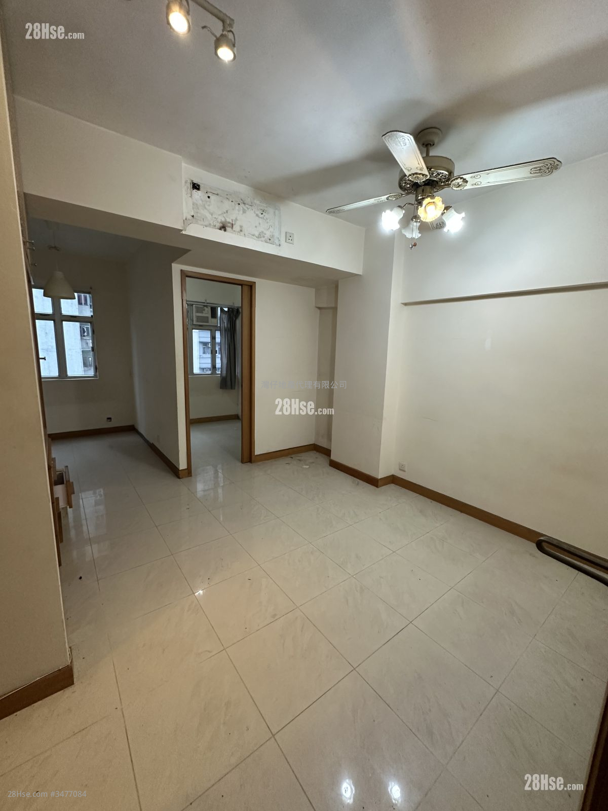 Wah To Building Sell 1 Bedroom , 1 Bathroom 302 ft² ( 28.1 m² )