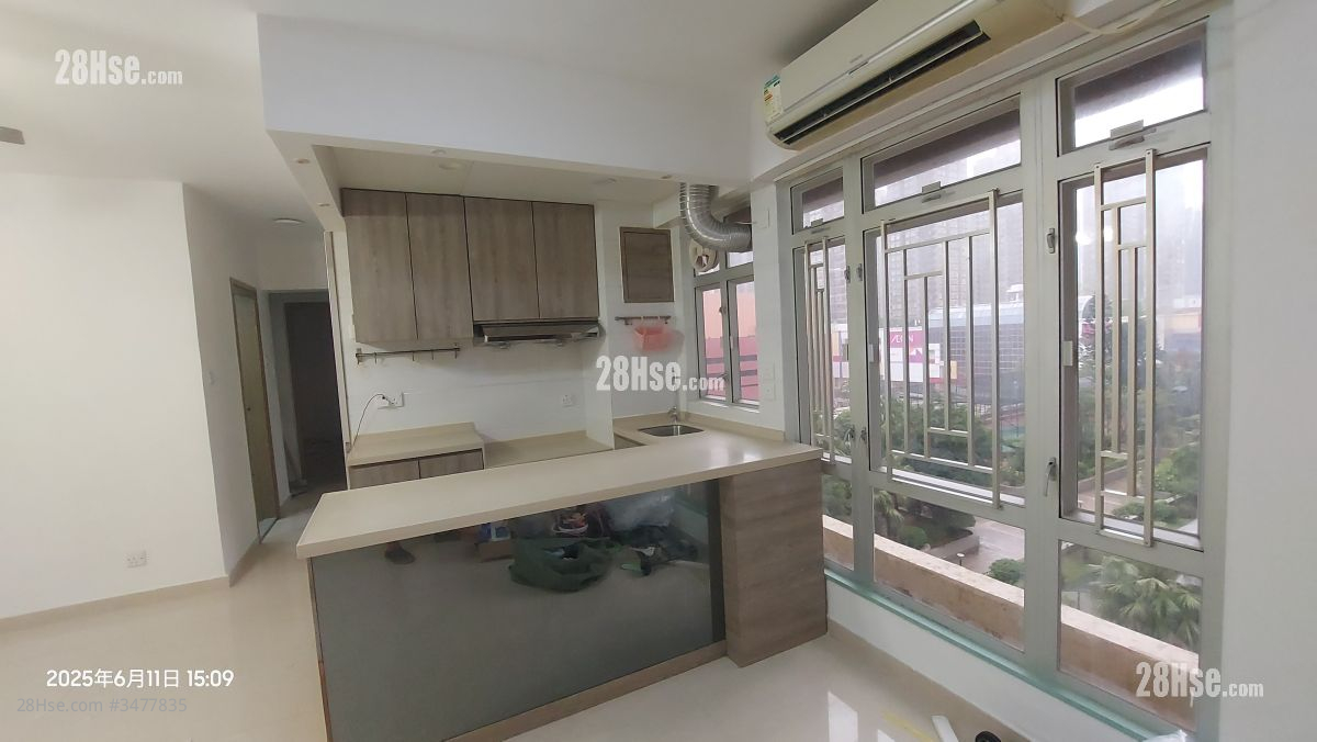Waldorf Garden Rental 3 Bedrooms , 1 Bathroom 533 ft² ( 49.5 m² )