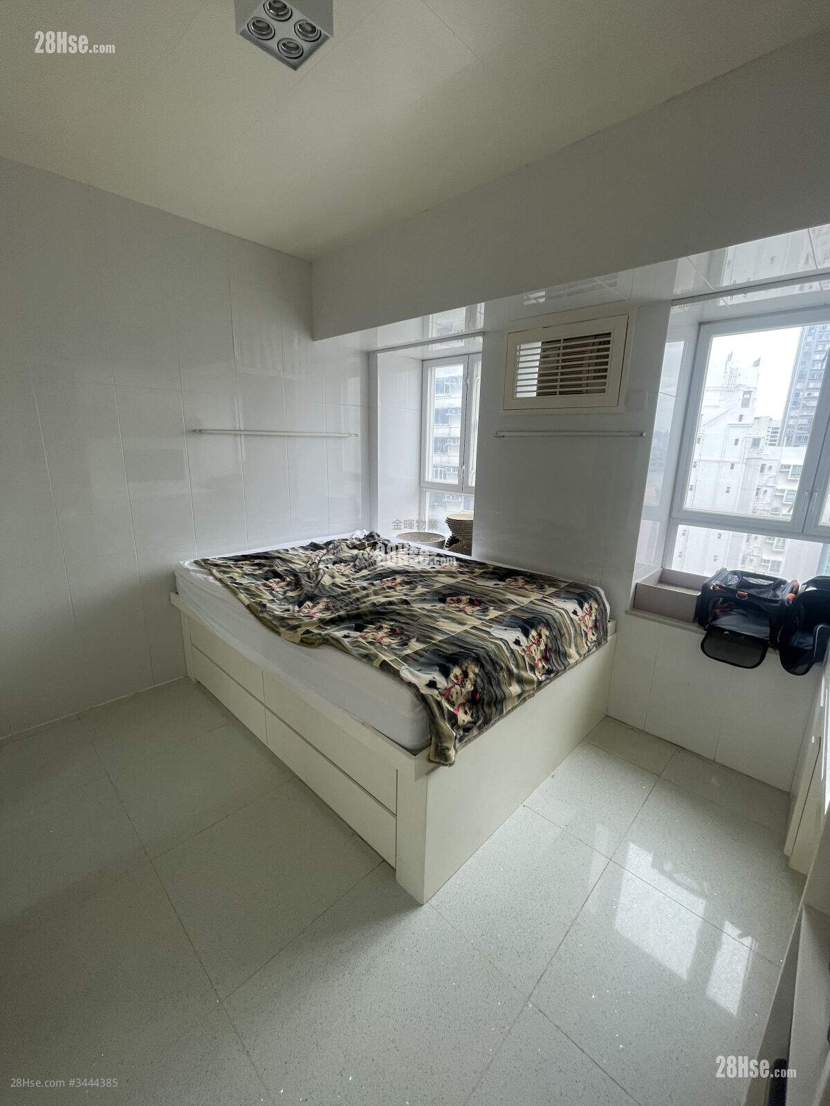 Hansen Court Sell 1 Bedroom , 1 Bathroom 475 ft² ( 44.1 m² )