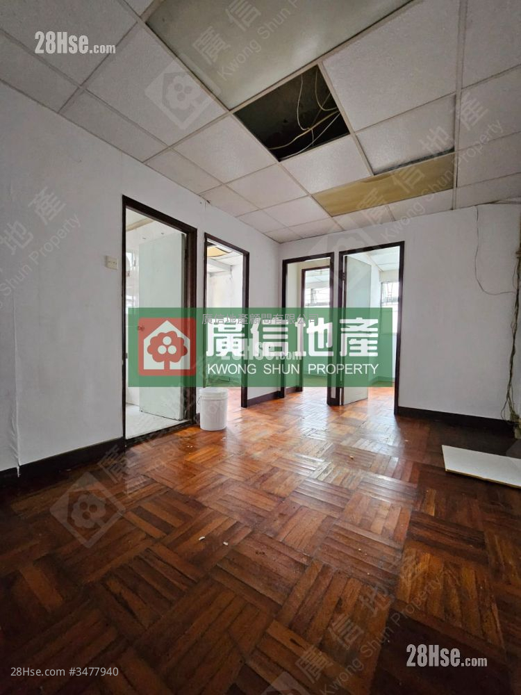 Shun Hing Building Sell 3 Bedrooms , 1 Bathroom 348 ft² ( 32.3 m² )