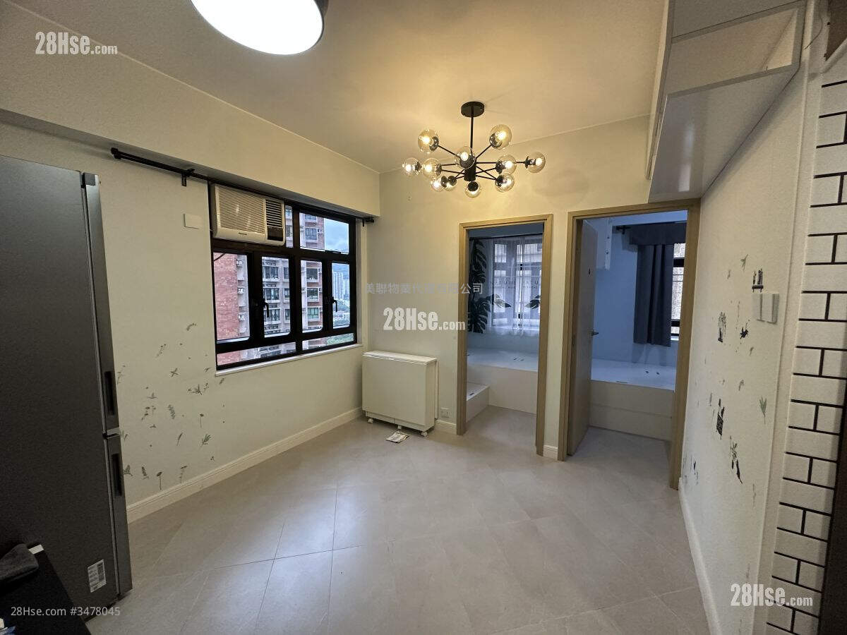 Wai Wah Centre Sell 2 Bedrooms , 1 Bathroom 297 ft² ( 27.6 m² )