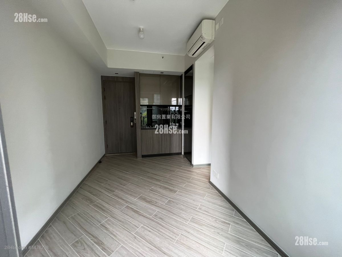Reach Summit Sell 381 ft² ( 35.4 m² )