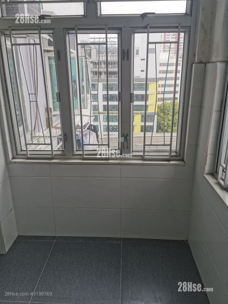 Cheong Wang Mansion Sell 3 Bedrooms , 1 Bathroom 446 ft² ( 41.4 m² )