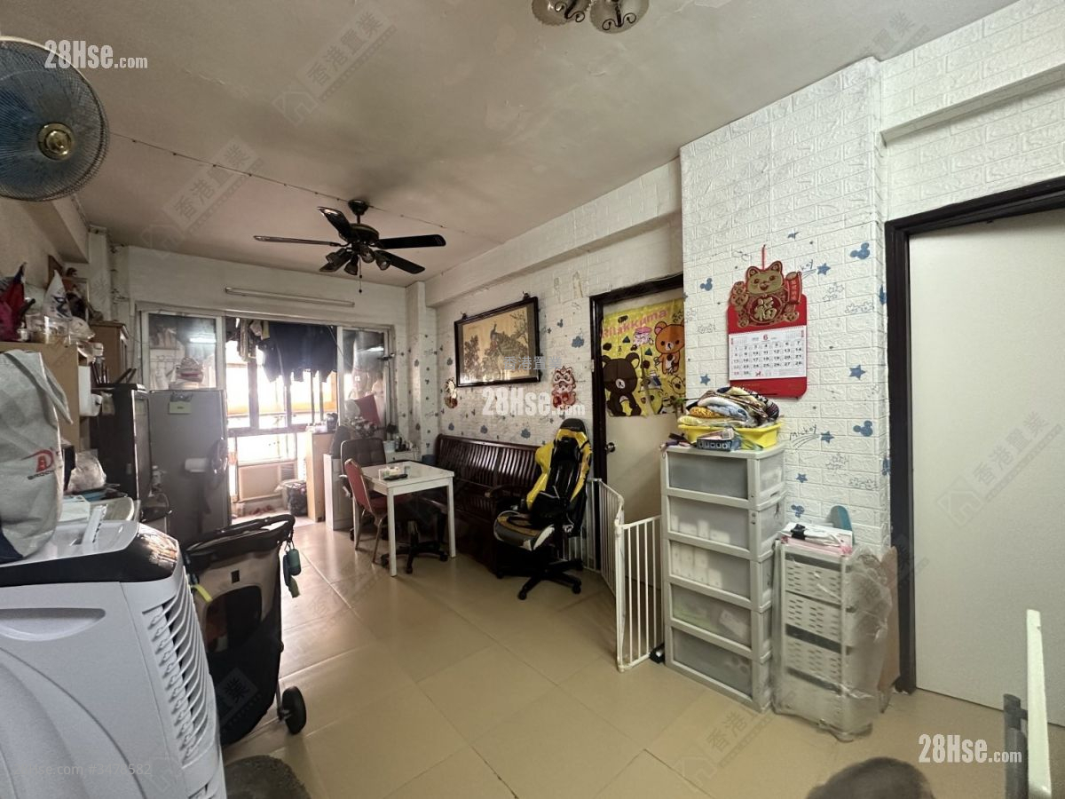 Golden Court Sell 3 Bedrooms , 2 Bathrooms 978 ft² ( 90.9 m² )