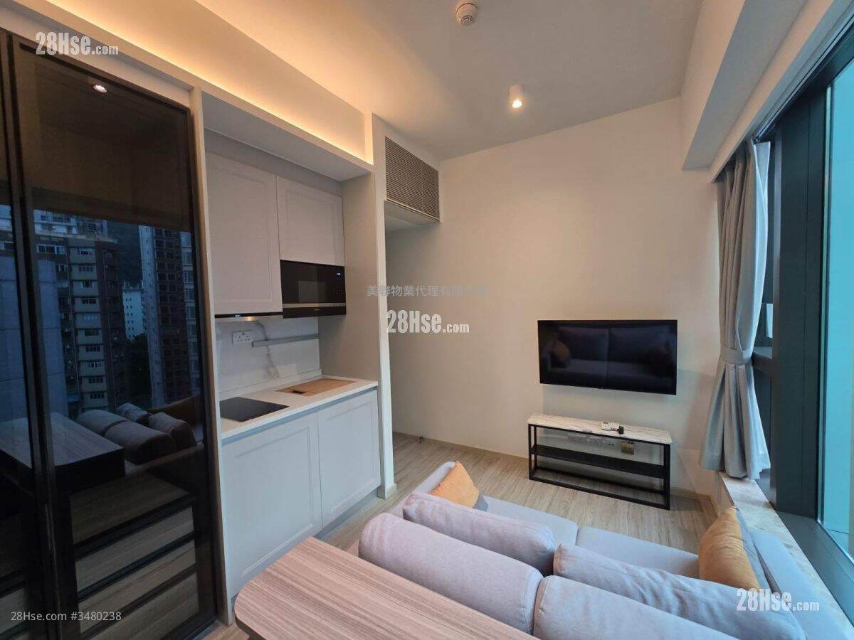 Central 8 Rental Studio , 1 Bathroom 203 ft² ( 18.9 m² )