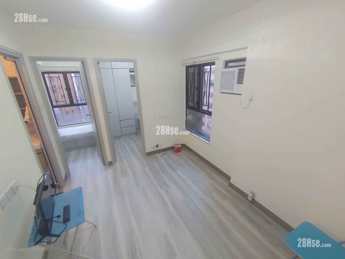 Po Wai Building Sell 2 Bedrooms , 1 Bathroom 264 ft² ( 24.5 m² )