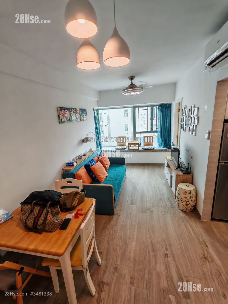 Queen's Terrace Rental 2 Bedrooms , 1 Bathroom 395 ft² ( 36.7 m² )