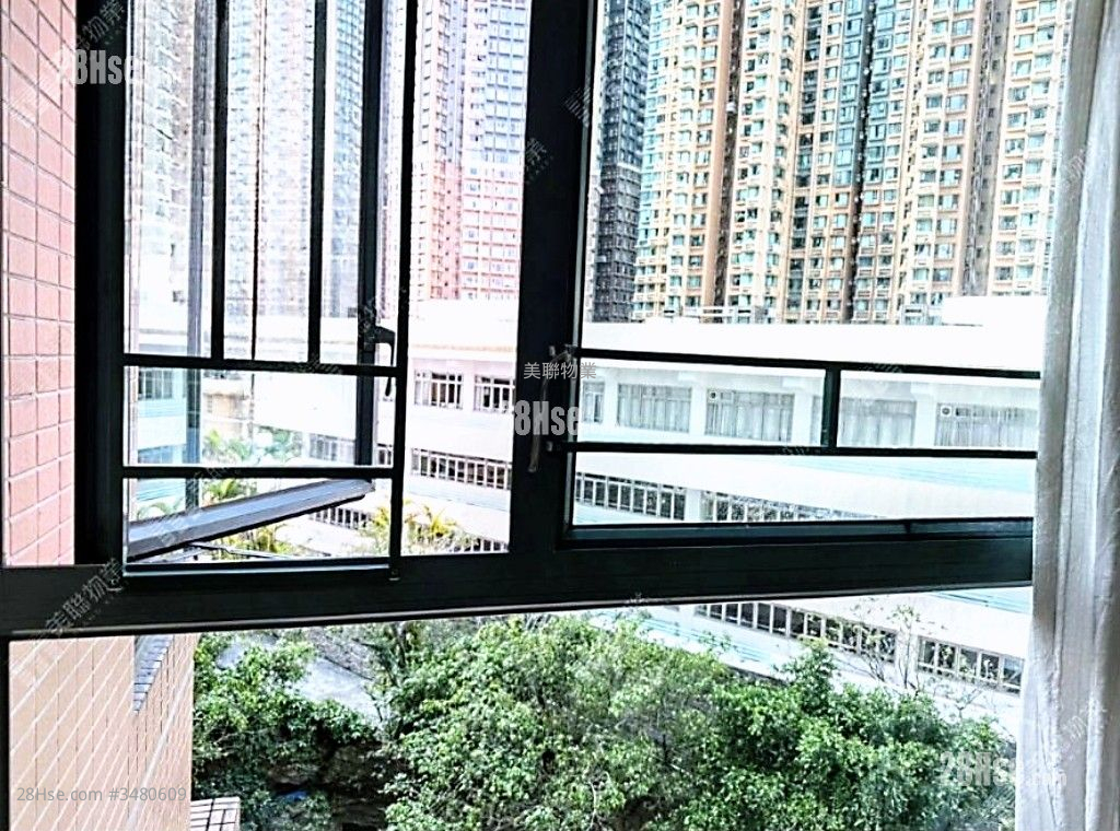 Aquamarine Sell 3 Bedrooms , 1 Bathroom 577 ft² ( 53.6 m² )