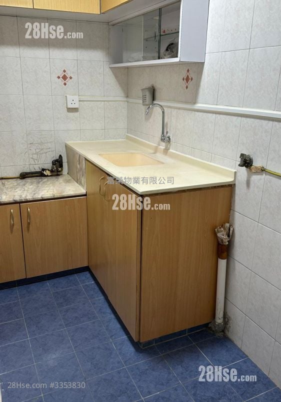 Fok On Building Rental 3 Bedrooms , 1 Bathroom 378 ft² ( 35.1 m² )