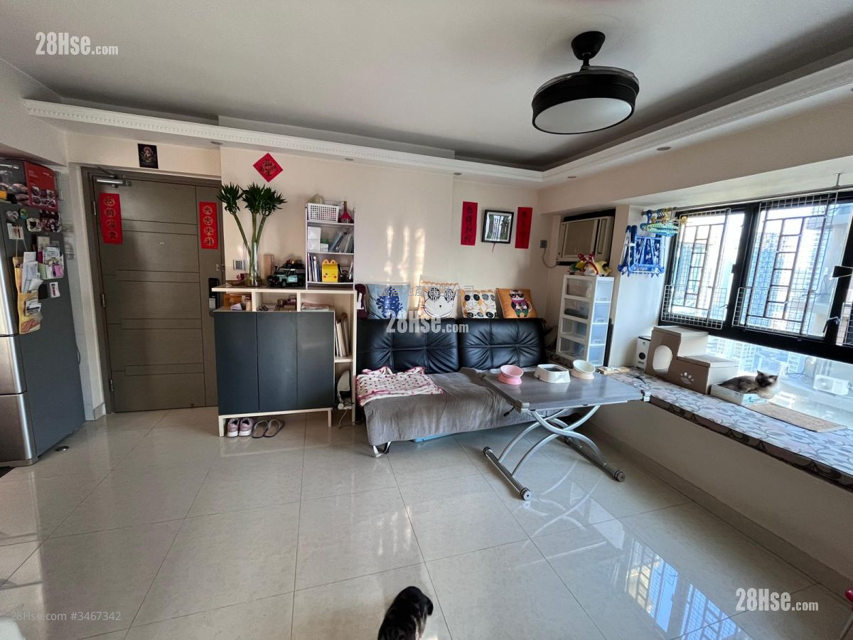 Charming Garden Sell 2 Bedrooms , 1 Bathroom 417 ft² ( 38.7 m² )