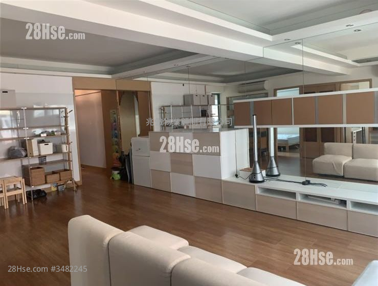 Wong Tat Wing Court Sell 2 Bedrooms 670 ft² ( 62.2 m² )