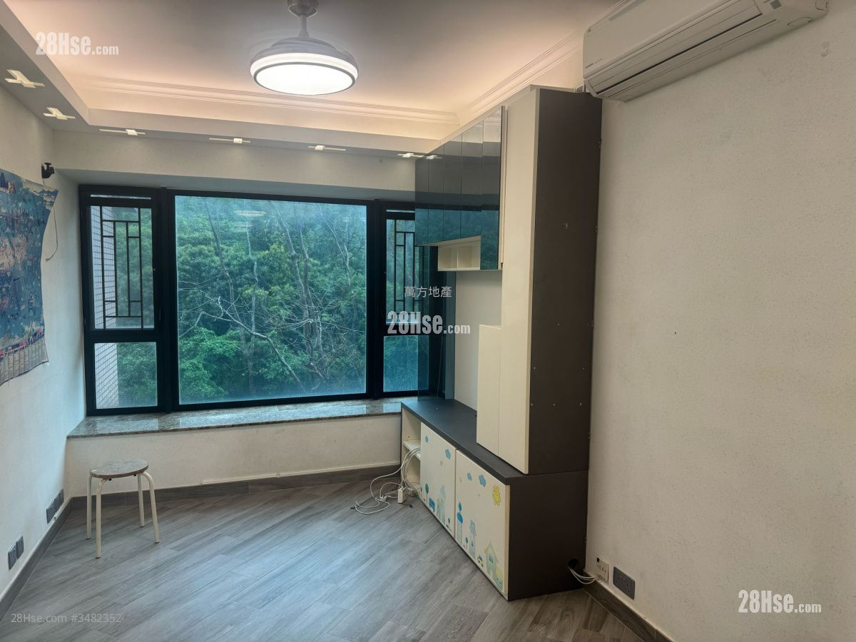 Castello Sell 2 Bedrooms , 1 Bathroom 547 ft² ( 50.8 m² )