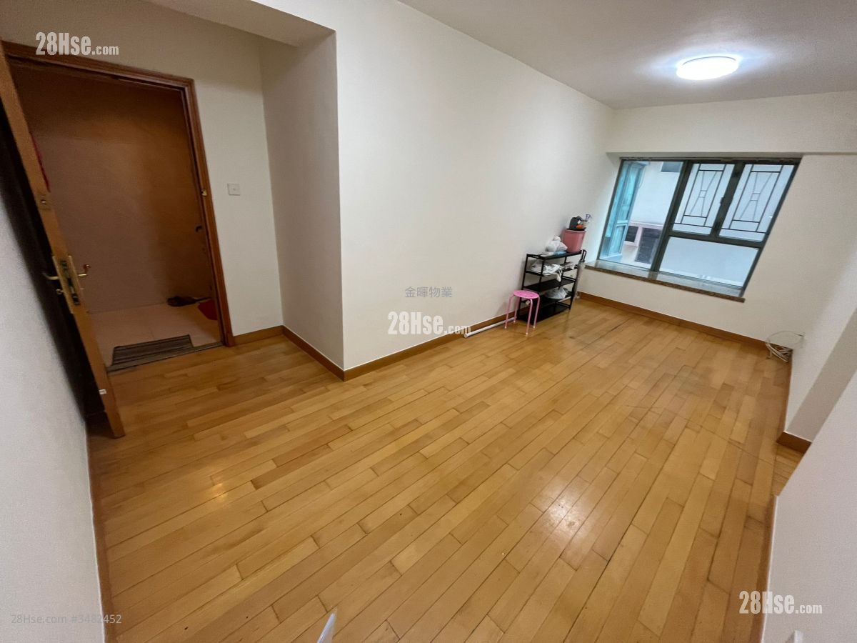 Queen's Terrace Rental 3 Bedrooms , 1 Bathroom 516 ft² ( 47.9 m² )