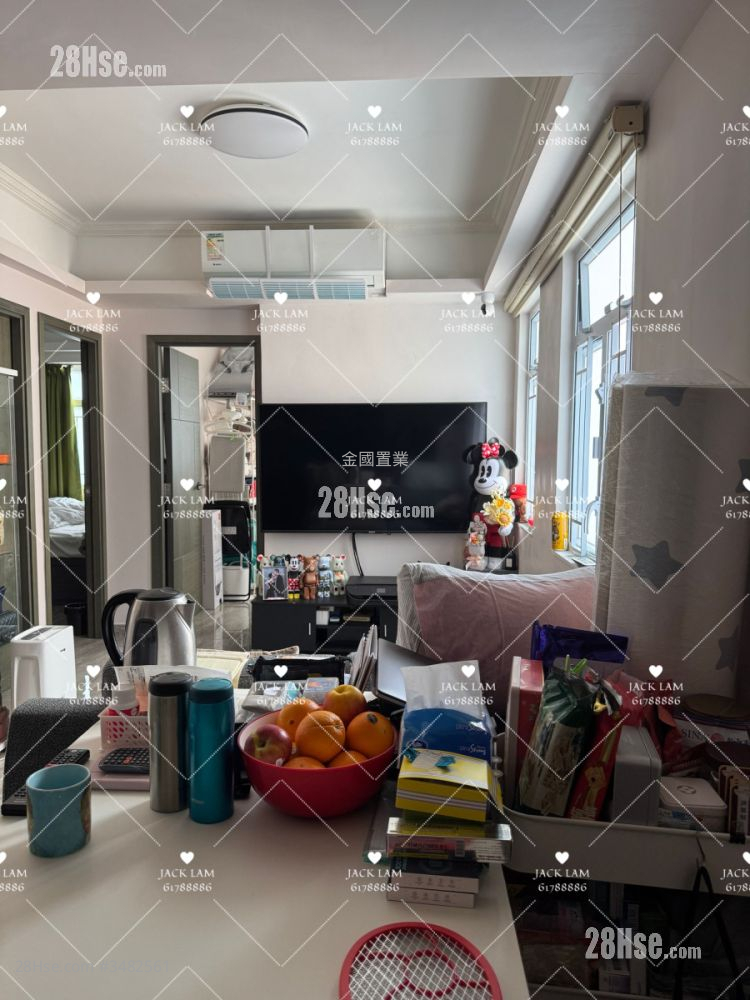 Hillwood Court Sell 3 Bedrooms , 1 Bathroom 473 ft² ( 43.9 m² )