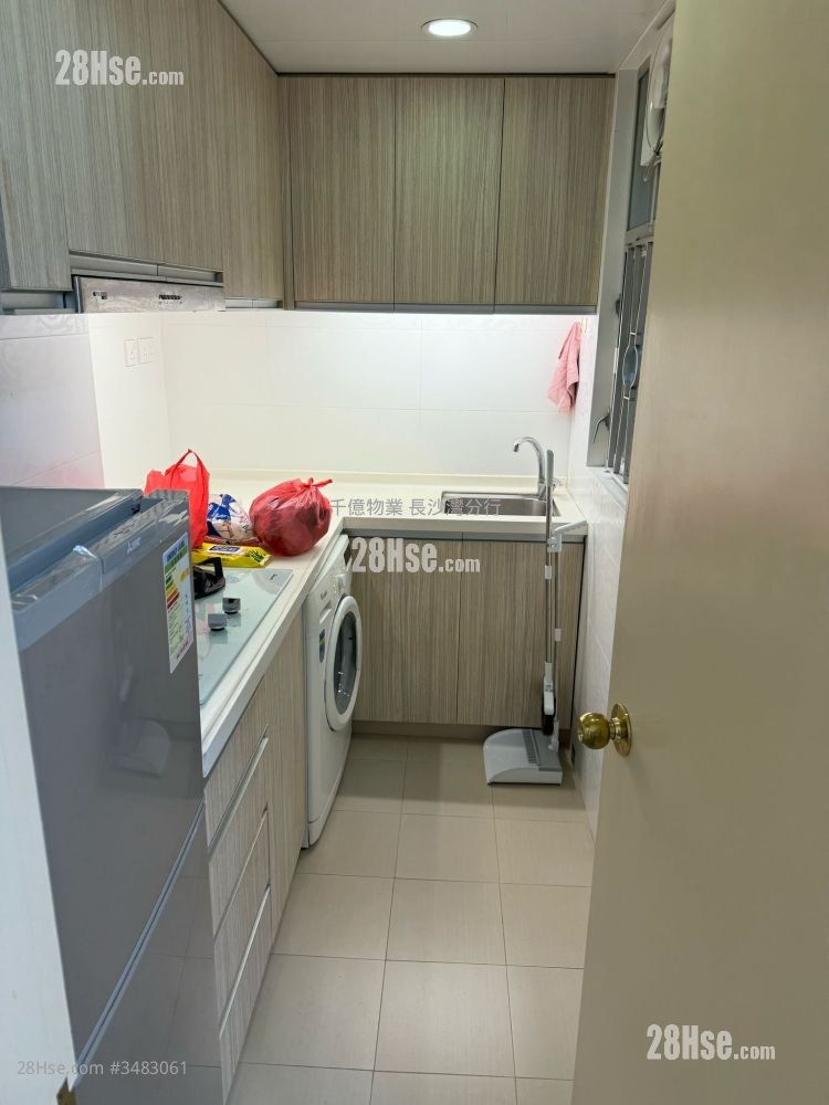 Manor Centre Rental 2 Bedrooms 322 ft² ( 29.9 m² )