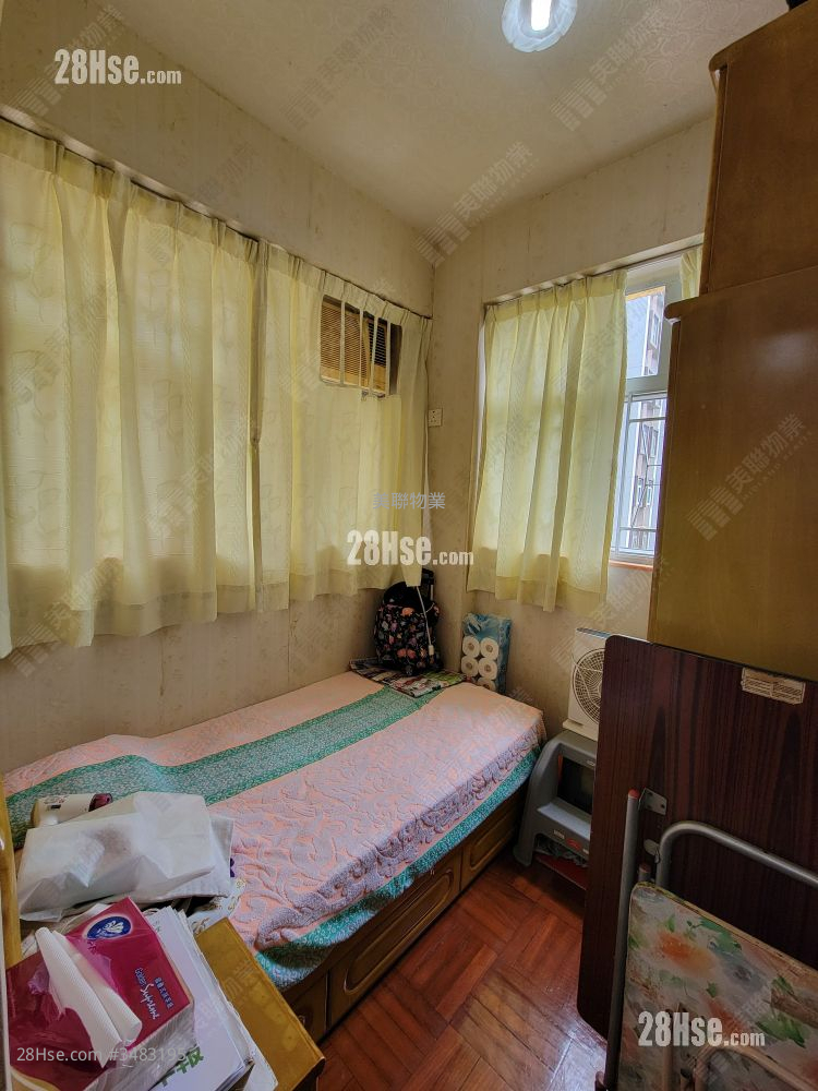 Yan Yee Building Sell 2 Bedrooms , 1 Bathroom 244 ft² ( 22.7 m² )