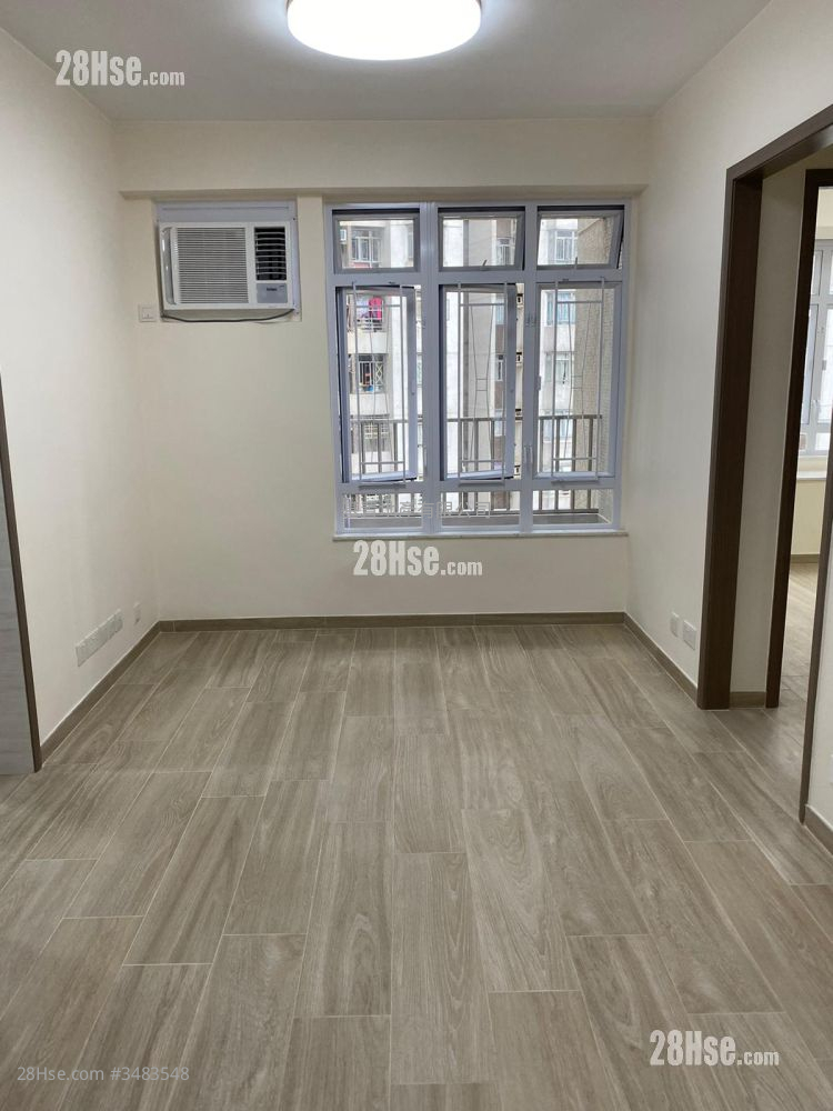 Aberdeen Centre Rental 2 Bedrooms , 1 Bathroom 435 ft² ( 40.4 m² )