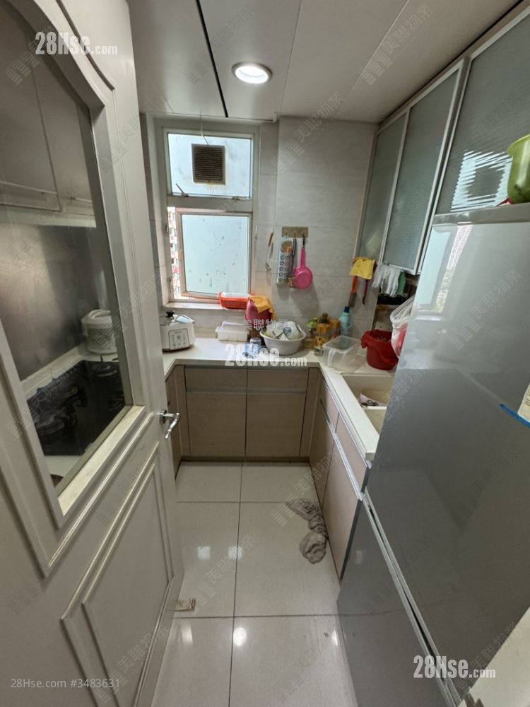 Central Park Towers Sell 2 Bedrooms , 1 Bathroom 498 ft² ( 46.3 m² )