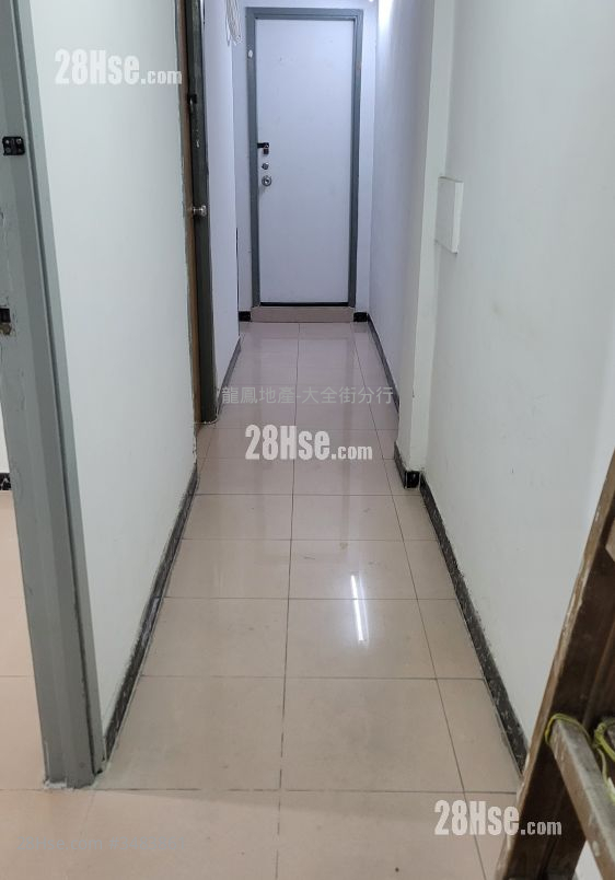 Wing Shun Building Sell 5+ Bedrooms , 5+ Bathrooms 750 ft² ( 69.7 m² )