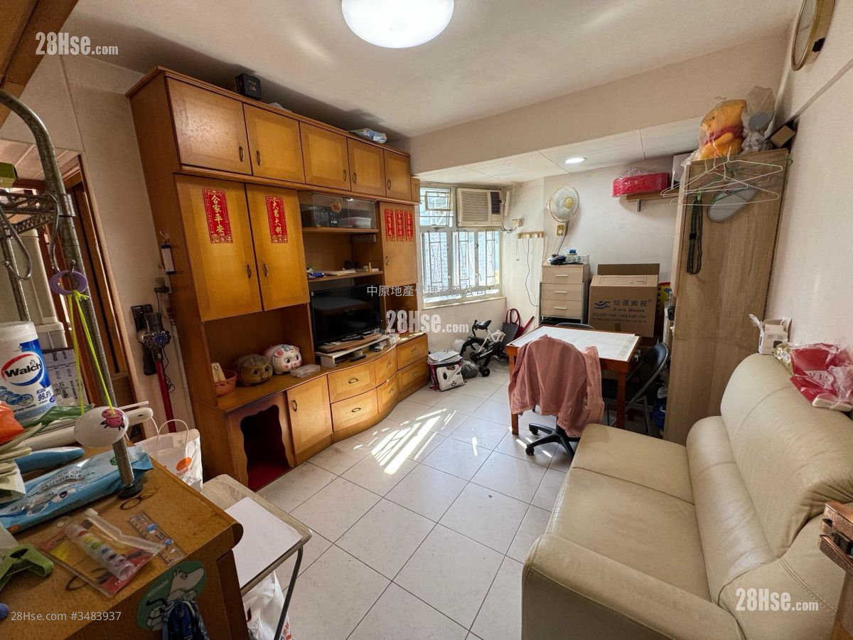 Walton Estate Sell 2 Bedrooms , 1 Bathroom 417 ft² ( 38.7 m² )