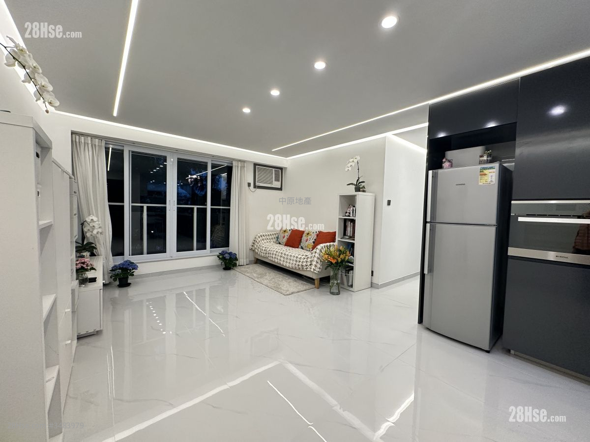 Village Gardens Sell 3 Bedrooms , 2 Bathrooms 759 ft² ( 70.5 m² )