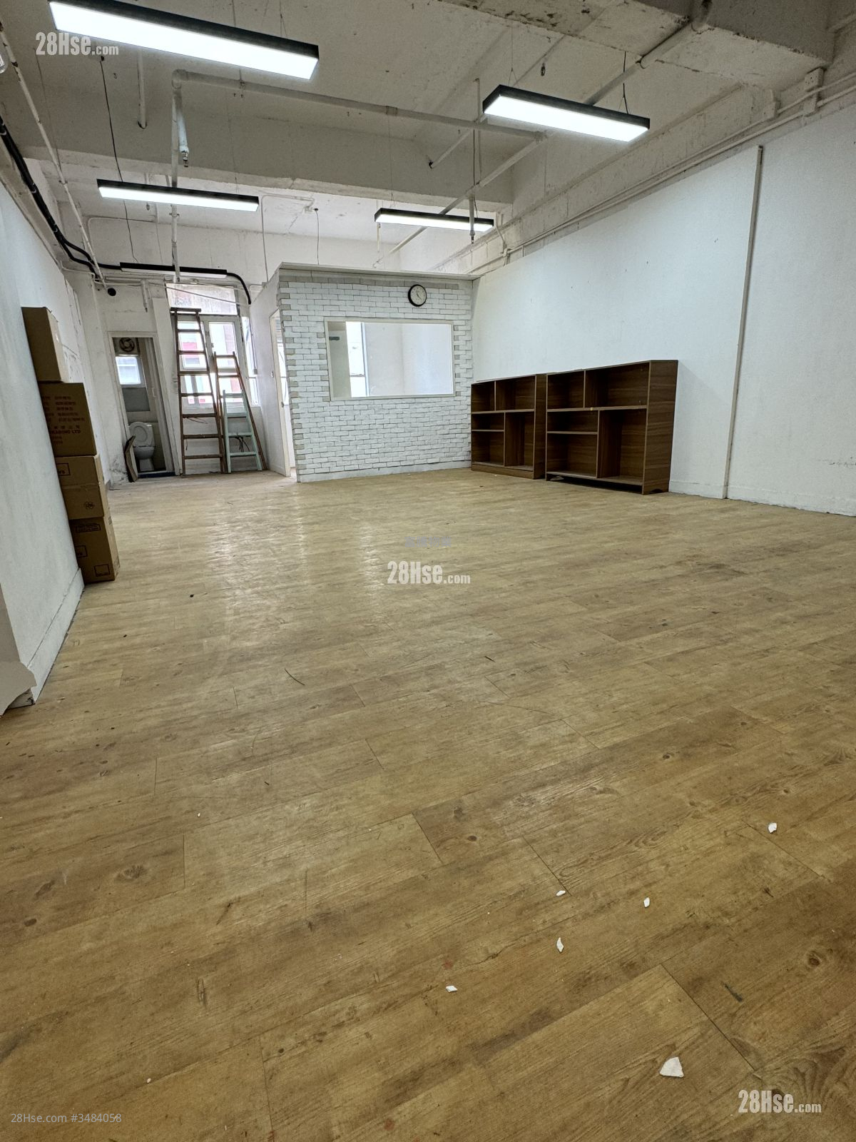 Wah Lok Industrial Centre Sell 1 Bedroom , 1 Toilet