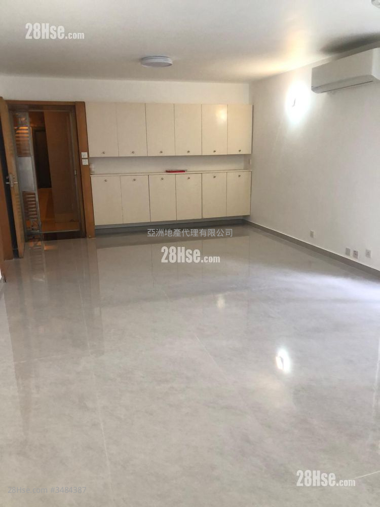 City Garden Rental 1,226 ft² ( 113.9 m² )