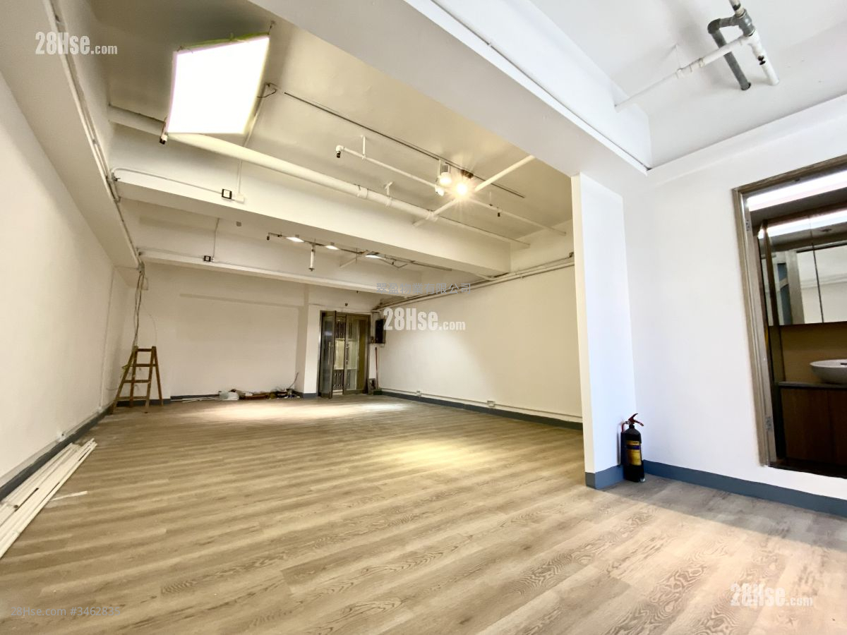 Everest Industrial Centre Rental 620 ft² ( 57.6 m² )