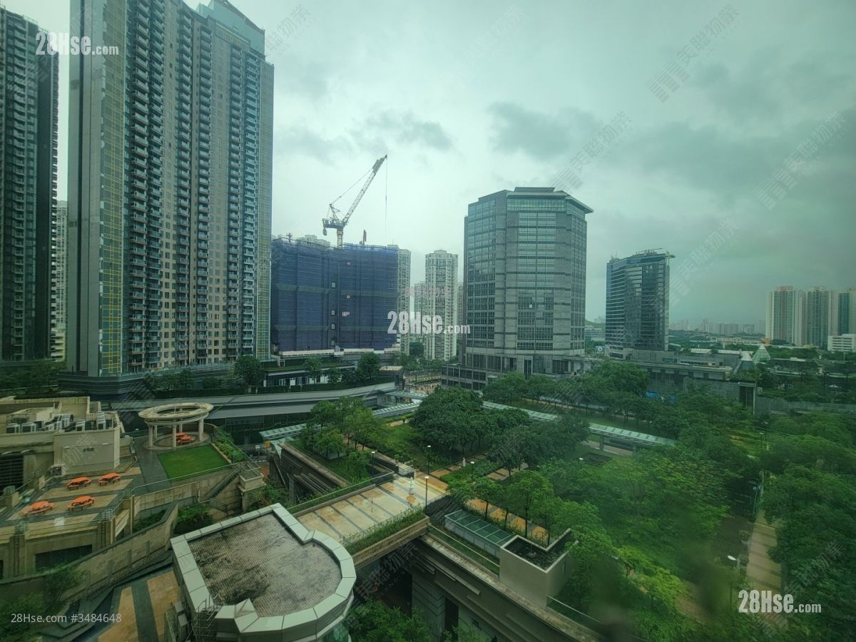 Central Park Towers Sell 4 Bedrooms , 1 Bathroom 832 ft² ( 77.3 m² )