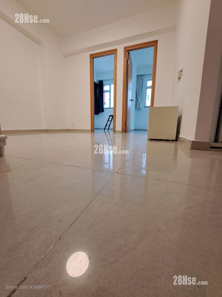 Luen Gay Apartments Rental 2 Bedrooms , 1 Bathroom 358 ft² ( 33.3 m² )