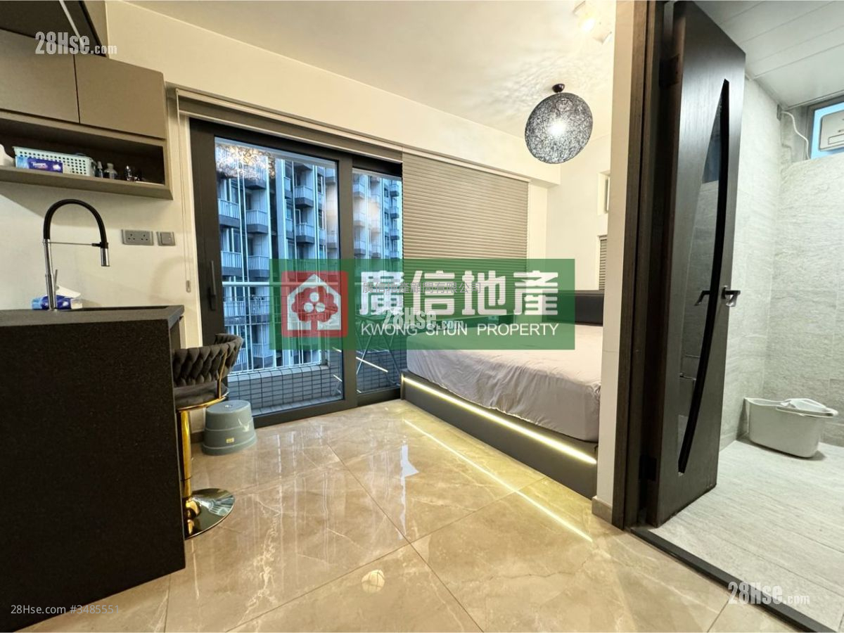 The Platinum Rental Studio , 1 Bathroom 279 ft² ( 25.9 m² )
