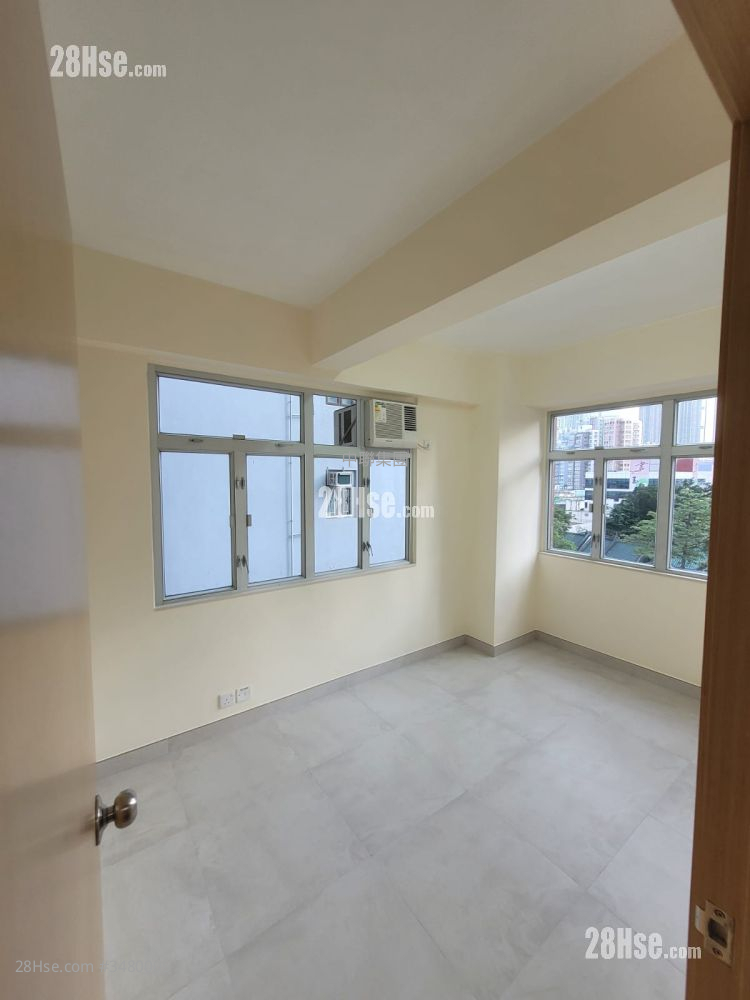 Manhoo Court Rental 2 Bedrooms , 1 Bathroom 437 ft² ( 40.6 m² )