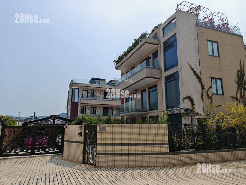 Hillford Sell 5+ Bedrooms , 5+ Bathrooms 2,100 ft² ( 195.1 m² )