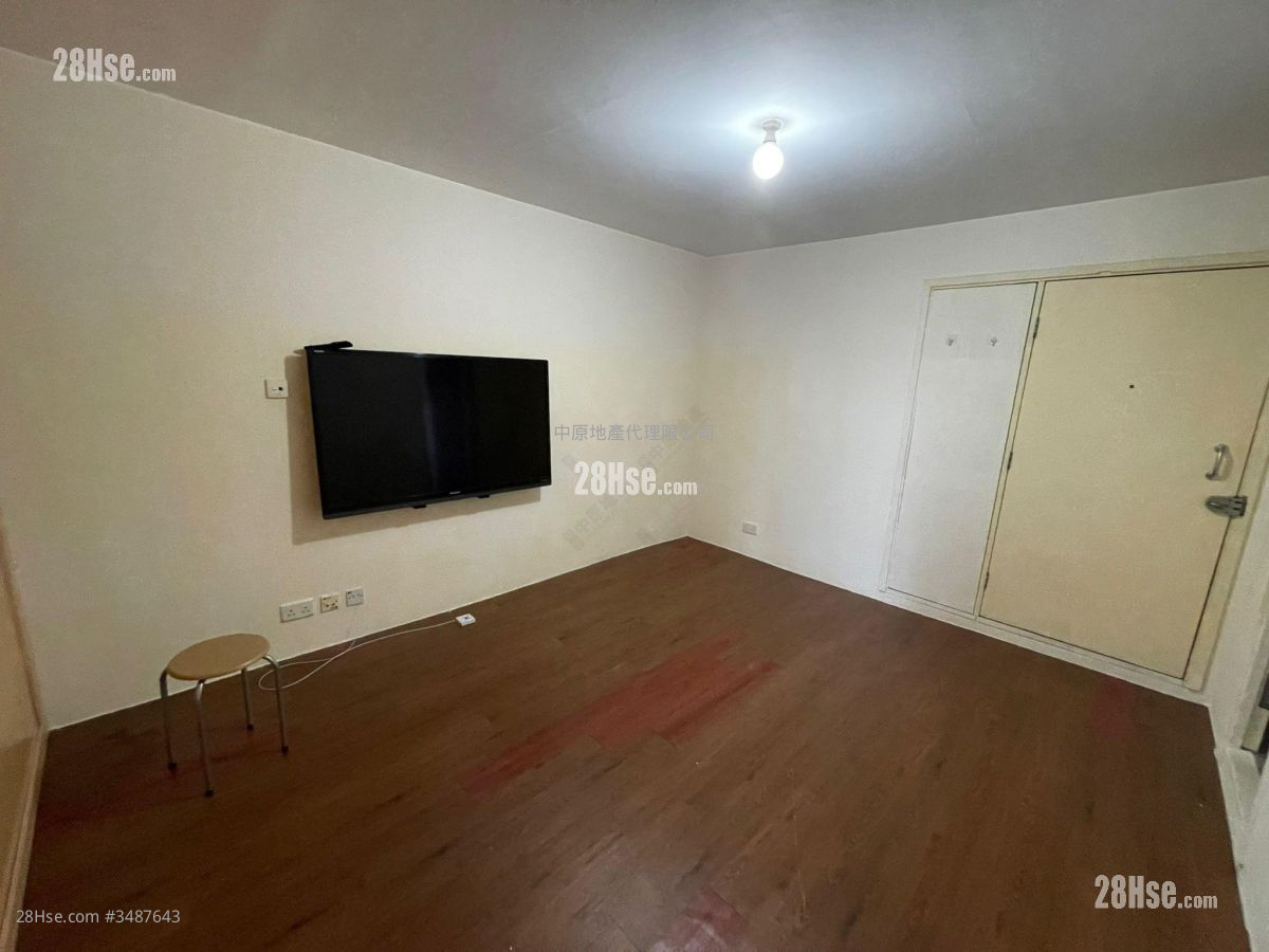 Tin Lai Court Sell 2 Bedrooms , 1 Bathroom 426 ft² ( 39.6 m² )