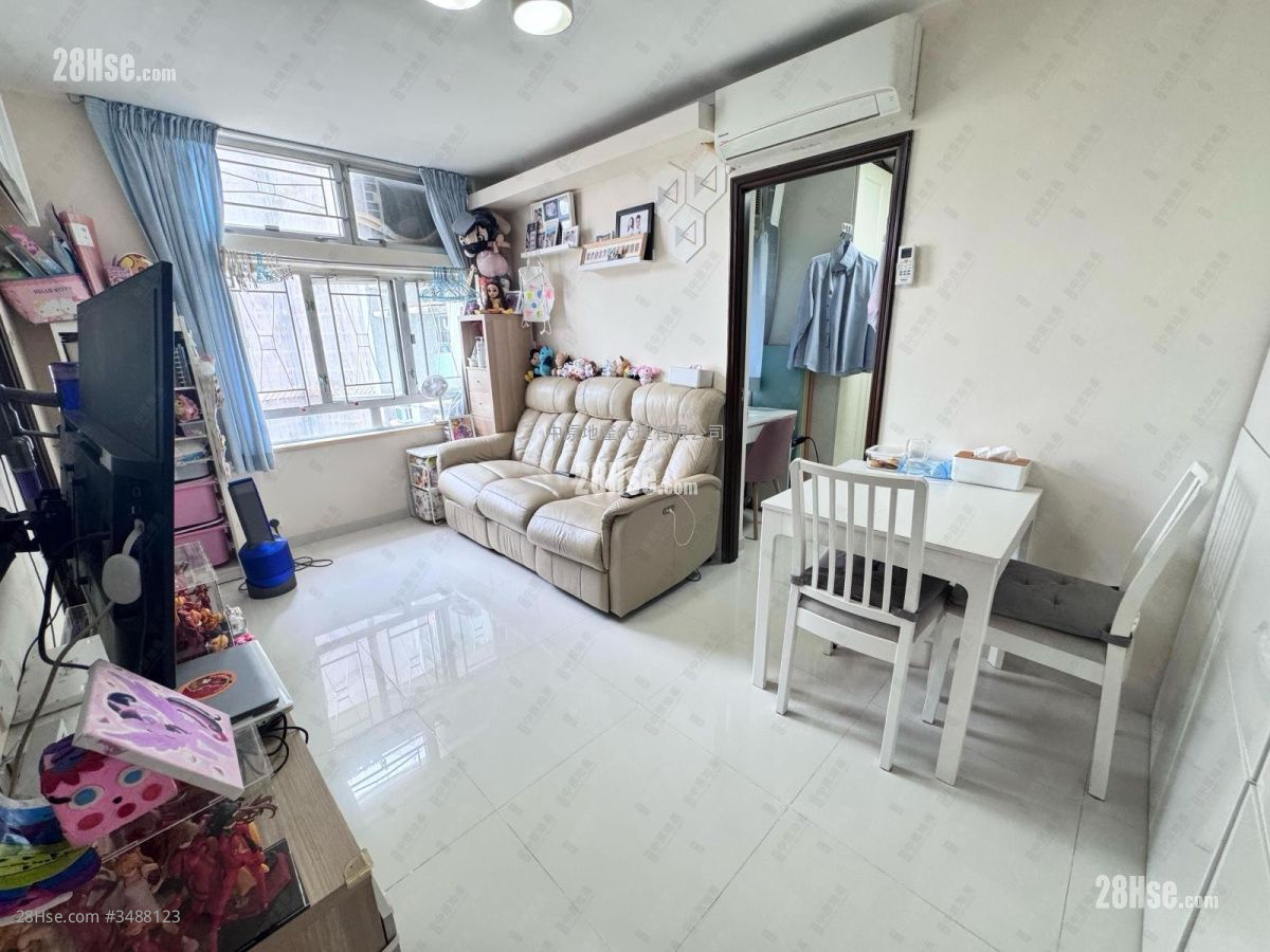 Yee Nga Court Sell 2 Bedrooms 401 ft² ( 37.3 m² )