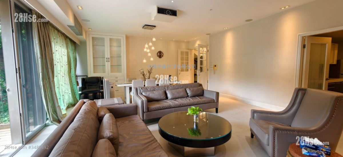 The Great Hill Rental 5+ Bedrooms , 3 Bathrooms 2,587 ft² ( 240.3 m² )