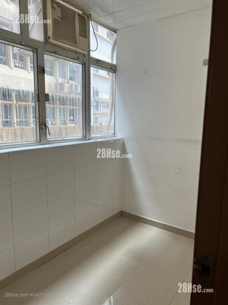 Man Hing House Rental 2 Bedrooms , 1 Bathroom 280 ft² ( 26.0 m² )
