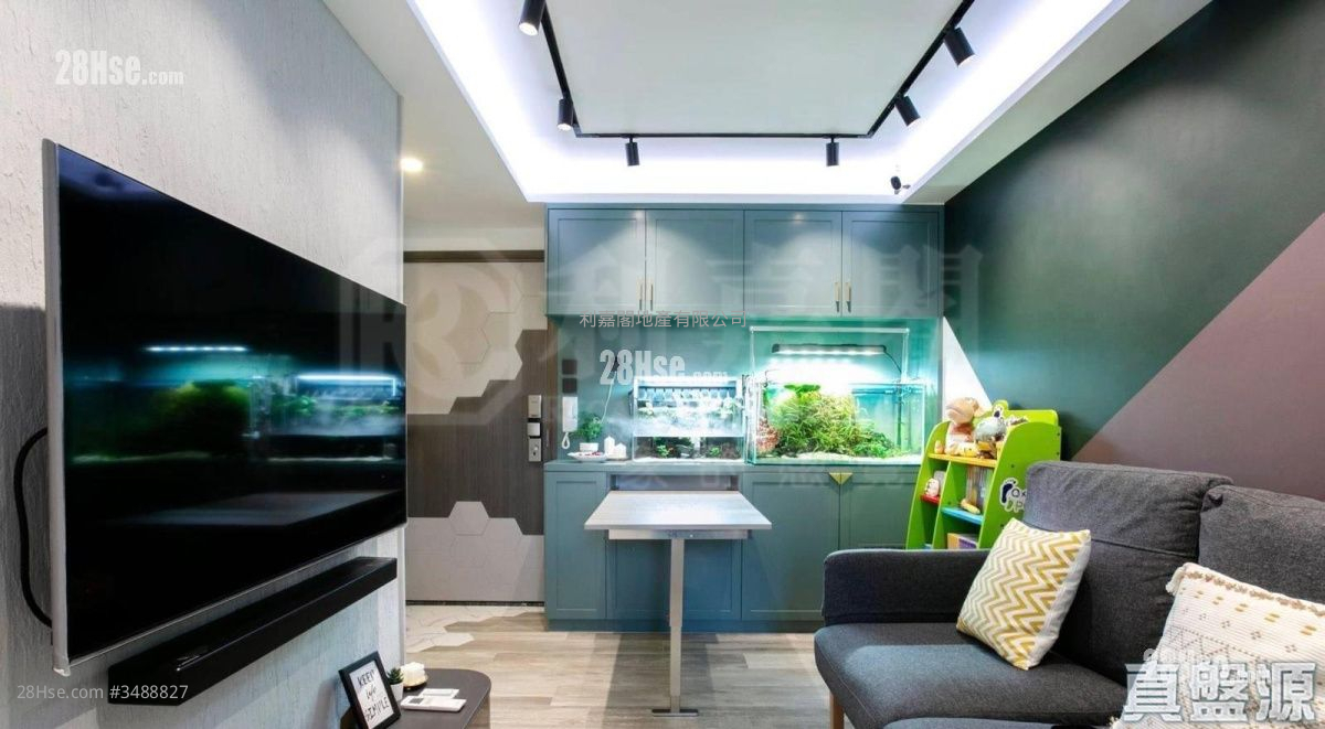 Yung Ming Court Sell 2 Bedrooms , 1 Bathroom 372 ft² ( 34.6 m² )
