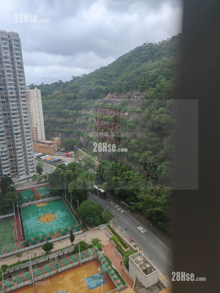 Hong Nga Court Sell 2 Bedrooms , 1 Bathroom 541 ft² ( 50.3 m² )