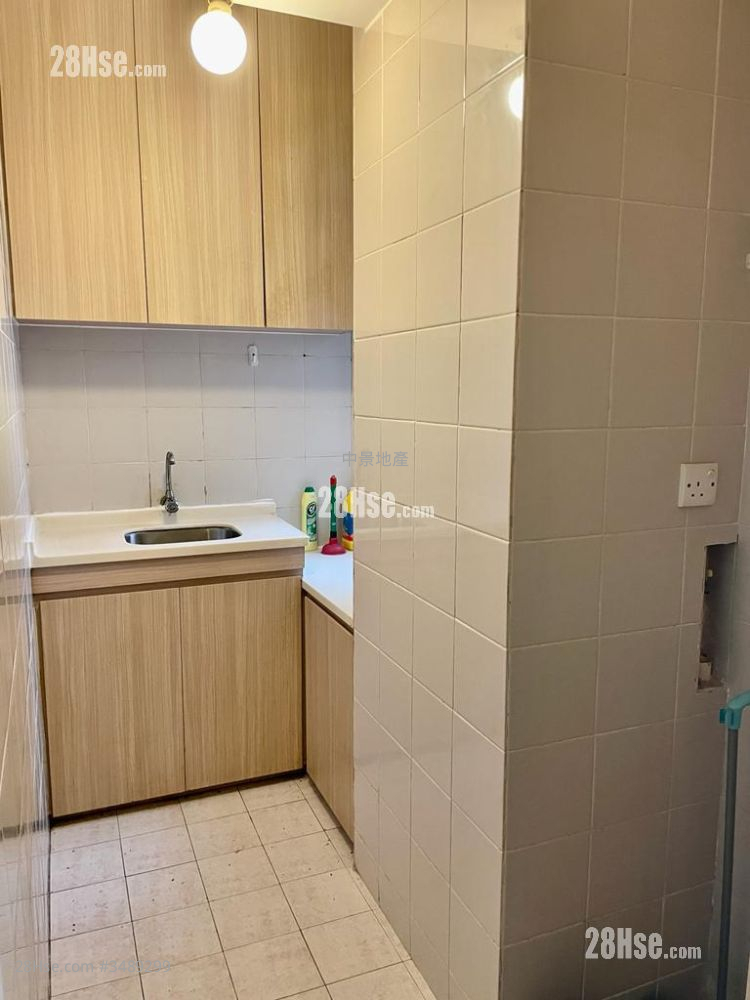 Fok On Building Rental 2 Bedrooms , 1 Bathroom 378 ft² ( 35.1 m² )