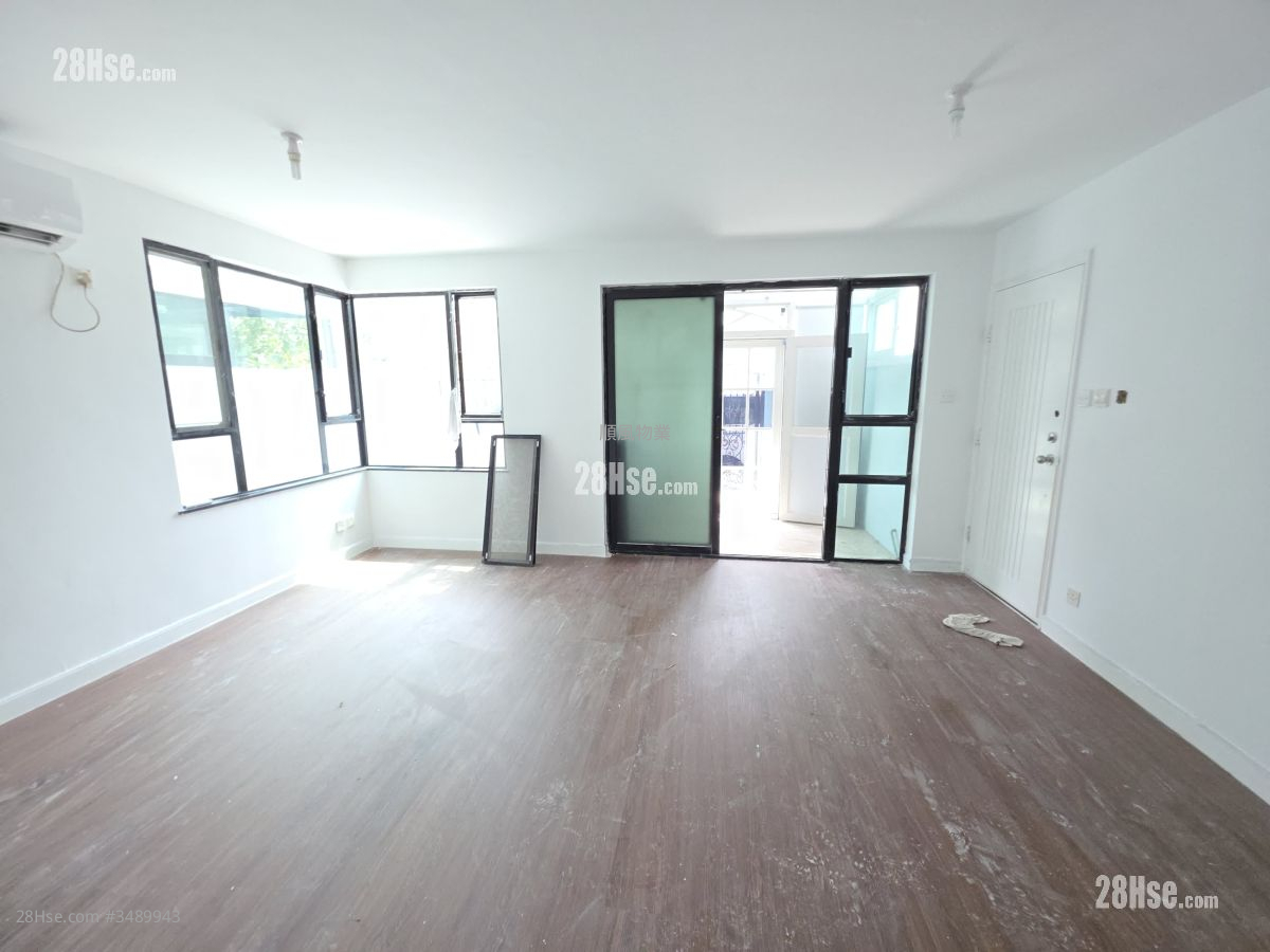 Village Sell 3 Bedrooms , 2 Bathrooms 700 ft² ( 65.0 m² )