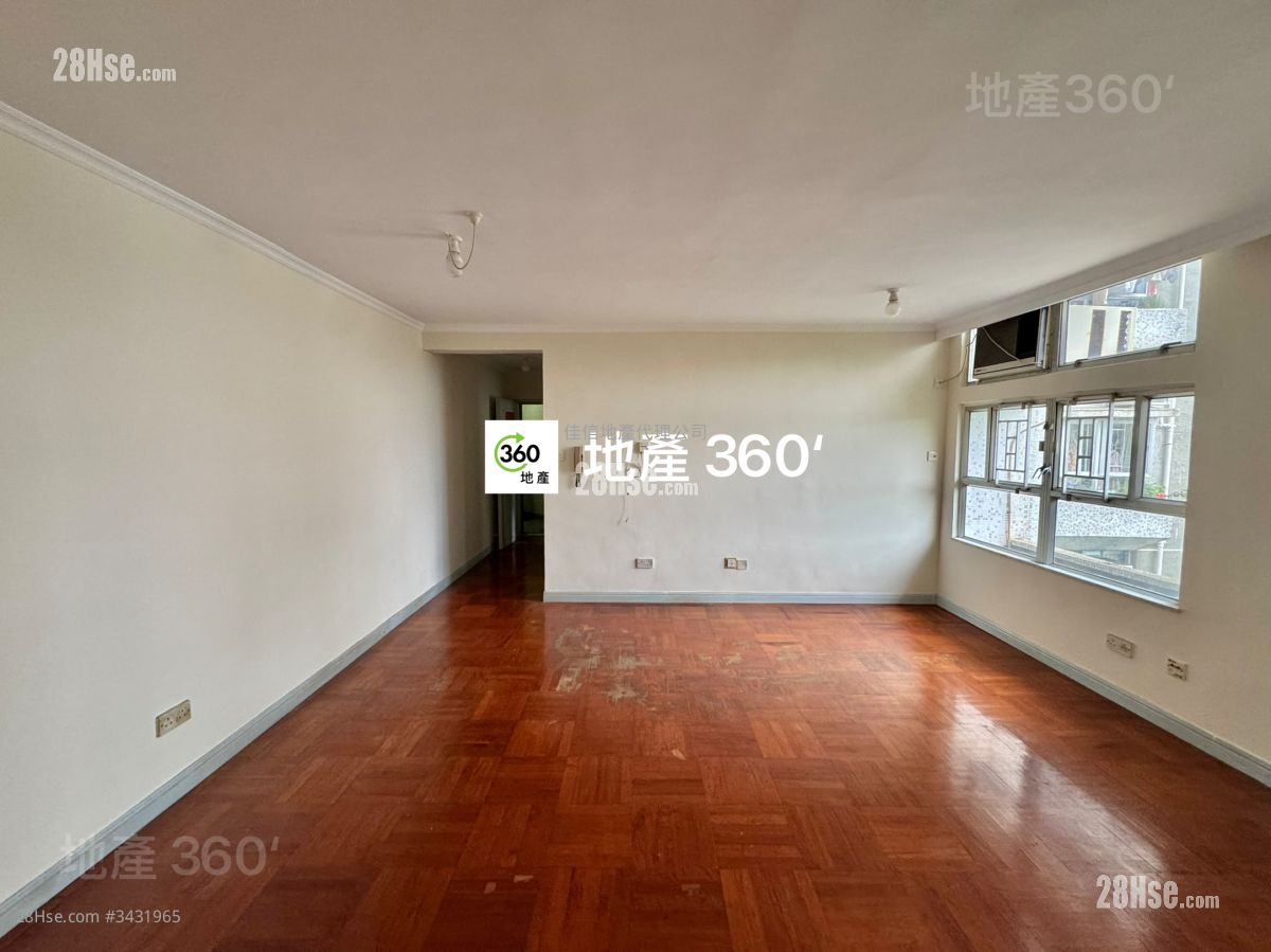 King Nga Court Sell 3 Bedrooms , 1 Bathroom 554 ft² ( 51.5 m² )